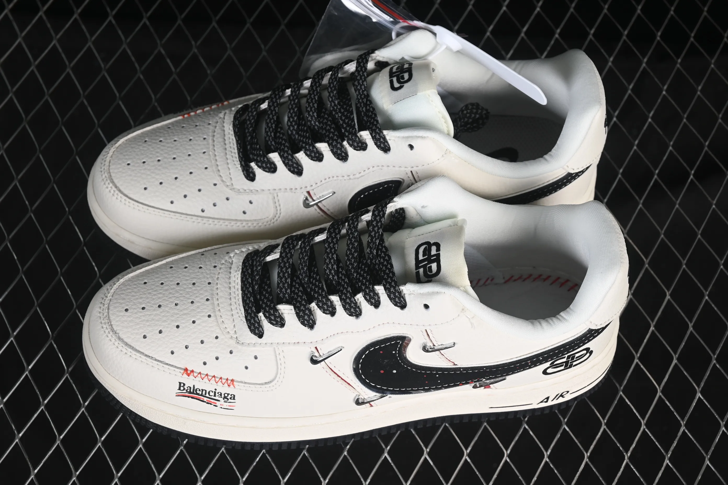 All categories Nk Air Force 1 Air Force series Nk Air Force 1 Low Air Force low-top Nike Air Force 1'07 Low Balenciaga co-branded four silver hooks Air Force 1 low-top casual sneakers DD1928-309